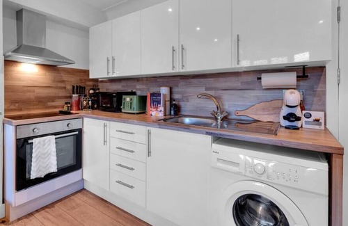 Pettits Apartment | Welcoming 3 BR Apt in the East