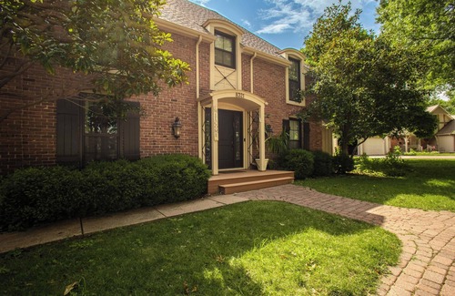Overland Park House | Welcoming 5-bedroom house in charming Overland Park