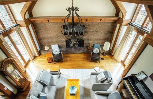 Overland Park House | Welcoming 5-bedroom house in charming Overland Park