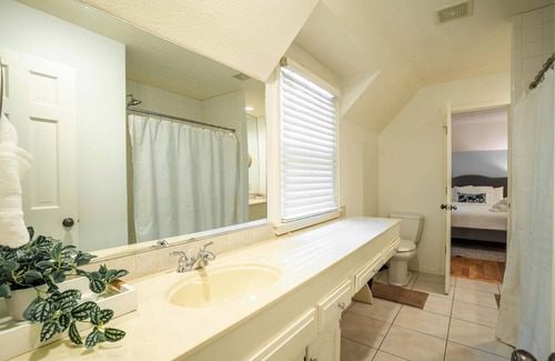 Overland Park House | Welcoming 5-bedroom house in charming Overland Park