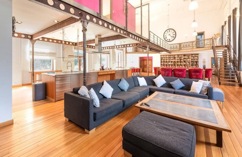 Dison House | Welcoming holiday home in Dison with private pool