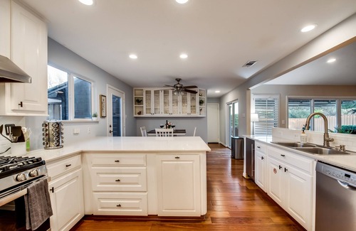 Lake Highlands House | Welcoming Neighborhood 4 Bed 3 Bath Single Story