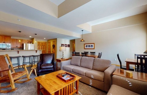 Copper Mountain Village Condo | Well-equipped condo near the slopes w/mtn views, shared hot tub & gym