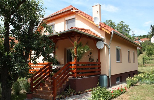 Fonyod Apartment | Well-kept apartment in Fonyod for 4-5 people within walking distance of the lake