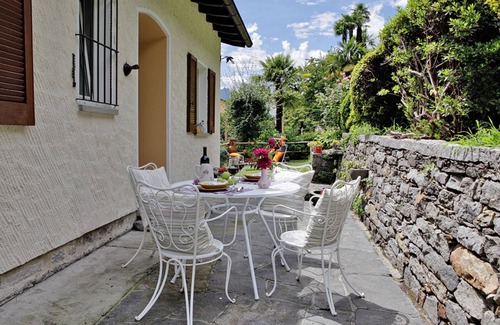 Brione sopra Minusio House | Well-kept Ticino detached house on a sunny slope above Locarno with panoramic views