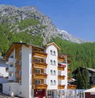 Saas Almagell Hotel | Wellness- und Schneesporthotel Christiania