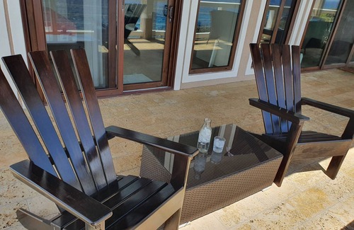 Lighthouse Estates Apartment | West Bay Suite (King Suite)