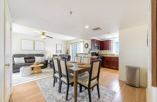 Indian Rocks Beach Condo | West Coast Vista 3E Bay View Condo with Beachfront Heated Pool