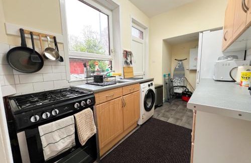 North West Apartment | West End Gem 3BR Detached Family House
