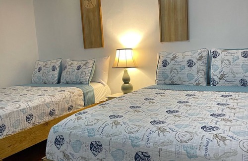 Half Moon Bay Hotel | West End Inn – Beachfront Triple Room in West End