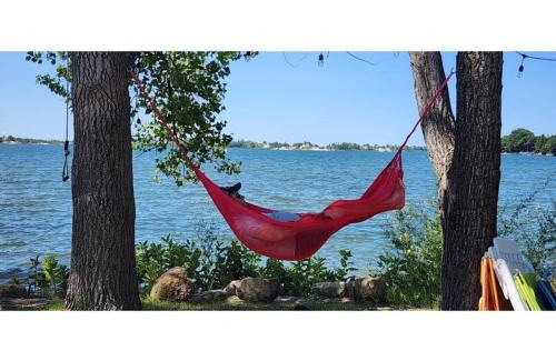 Picton House | West Lake Waterfront Swimming - Free Pontoon Boat!