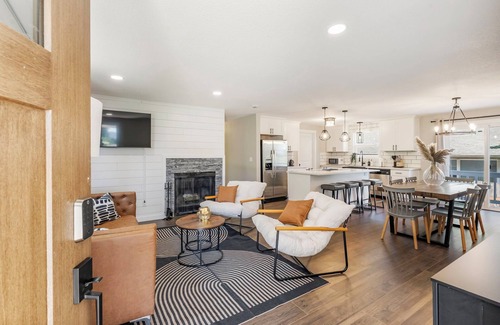 Rosemont Summit House | West Linn Wanderlust: Your Mid-Term Retreat