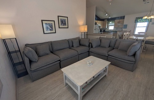 Colington House | West Side Near Avalon Pier ⛱ Hot Tub🐕 Dog Friendly🐕‍🦺 Firepit, Fenced in Yard
