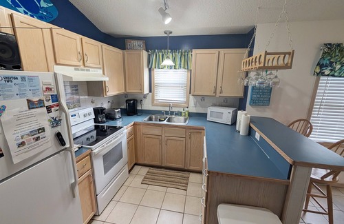 Colington House | West Side Near Avalon Pier ⛱ Hot Tub🐕 Dog Friendly🐕‍🦺 Firepit, Fenced in Yard