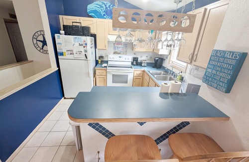 Colington House | West Side Near Avalon Pier ⛱ Hot Tub🐕 Dog Friendly🐕‍🦺 Firepit, Fenced in Yard