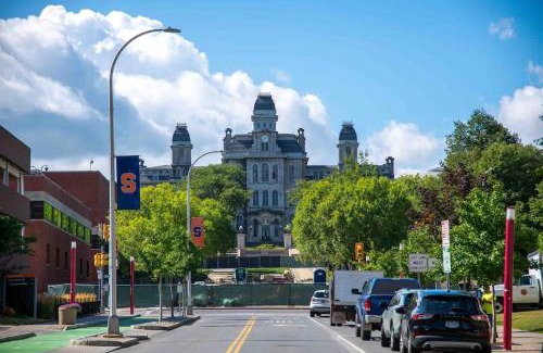 Eastside House | Westcott 1BR & Loft Apt in Mansion mins SU & JMA Dome