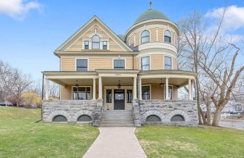 Eastside House | Westcott 1BR & Loft Apt in Mansion mins SU & JMA Dome