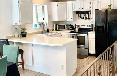 Leeds House | Western Farm Retreat 3 bedroom house in Leeds Utah, WiFi, AC, large backyard
