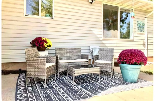 Leeds House | Western Farm Retreat 3 bedroom house in Leeds Utah, WiFi, AC, large backyard