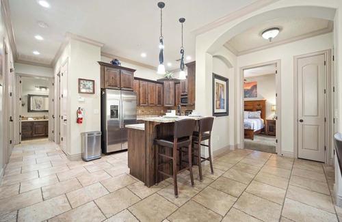 Hurricane Condo | Western Front - Rustic Charm & Comfort