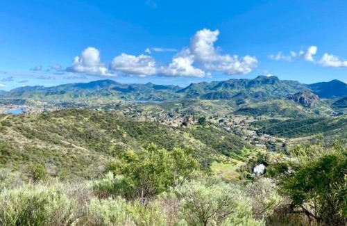 Westlake Village Apartment | Westlake Village Escape 2 Bedroom 2 Bath with Pool & Jacuzzi View! Welcome Champagne
