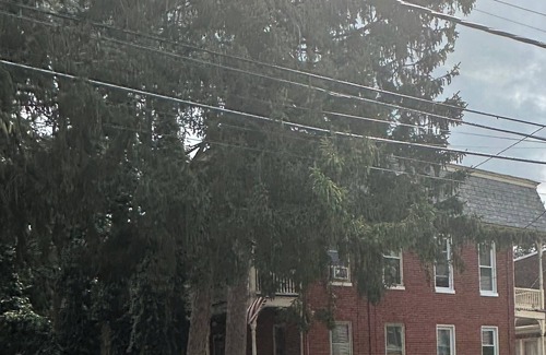 Westminster House | Westminster Retreat – 1 Hr to Baltimore, Gettysburg & Historic DC- Hot Tub