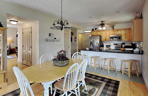 McHenry House | Westwind | Great Views, Hot Tub, Pool Table