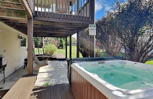 McHenry House | Westwind | Great Views, Hot Tub, Pool Table