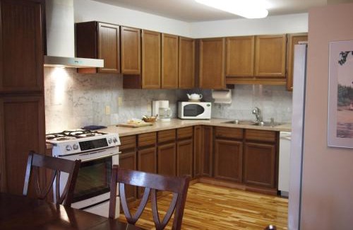 Ucluelet Apartment | Whale's Tail Guest Suites