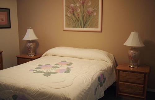 Ucluelet Apartment | Whale's Tail Guest Suites