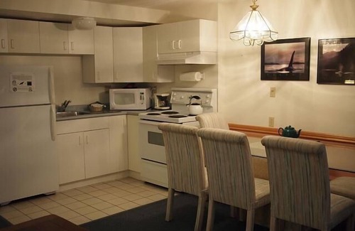 Ucluelet Hotel | Whale's Tail Guest Suites