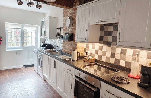 Upper Dicker Cottage | Wheat cottage, Chiddingly, spacious and well equipped character accommodation