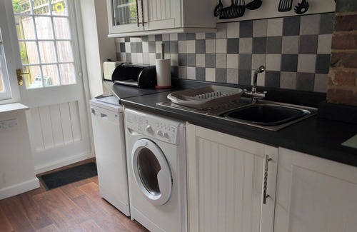 Upper Dicker Cottage | Wheat cottage, Chiddingly, spacious and well equipped character accommodation