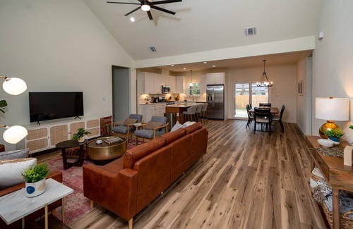 Jefferson House | Wheelchair Accessible Home 5 Miles From Riverwalk