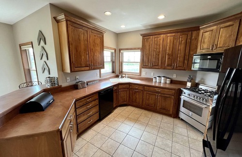 Greybull House | Wheels Up Cottage at Ever Sky Ranch, THE VIEWS!