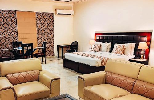 Sector 51 Apartment | When In Gurgaon - ARTEMIS HOSPITAL 1 Min Walk, FORTIS & MEDANTA 4 Mins Drive