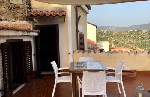 Castellabate Historic Centre Apartment | While Attic in a medioeval town above the coast with breath taking view