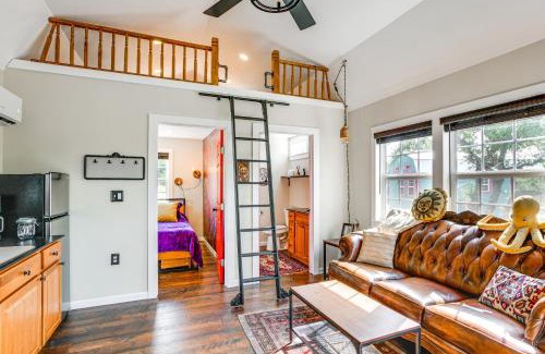 Brownwood House | Whimsical Cabin with Grill Less Than 4 Mi to Lake Brownwood!