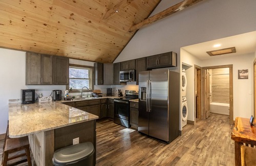 Beech Mountain Cabin | Whiskey Rock - Beech Mountain, private, hot tub