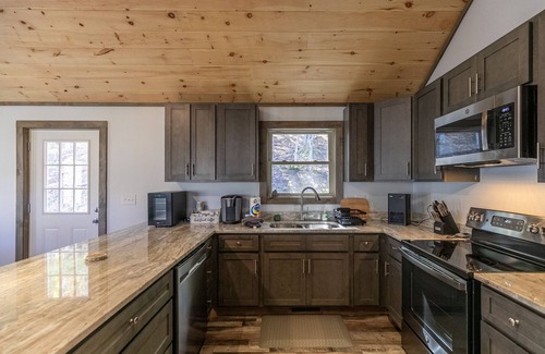 Beech Mountain Cabin | Whiskey Rock - Beech Mountain, private, hot tub