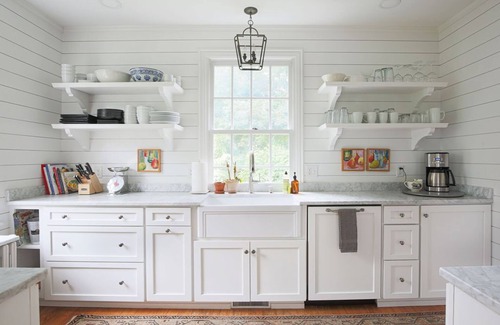 Lewis Mountain House | Whispering Cottage: Walk to Scott Stadium & JPJ