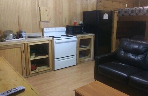 Newton Hotel | Whispering Creek Lodging & RV Resort