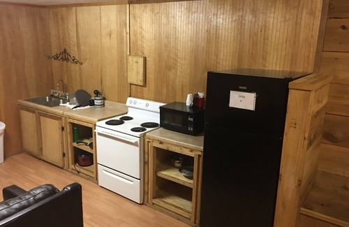 Newton Hotel | Whispering Creek Lodging & RV Resort