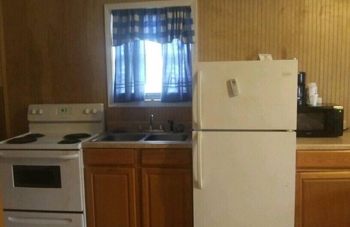 Newton Hotel | Whispering Creek Lodging & RV Resort