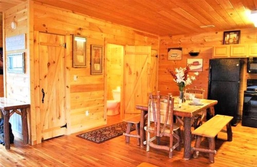 Gatlinburg - Pigeon Forge Cabin | Whispering Creek. Your Perfectly Located Smoky Mountain Cabin Experience.