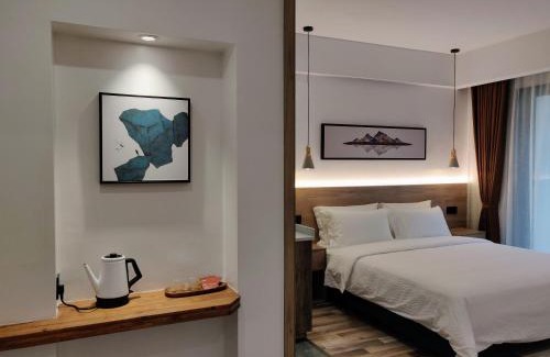 Wulingyuan House | Whispering Mountains Boutique Hotel