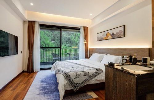 Wulingyuan House | Whispering Mountains Boutique Hotel