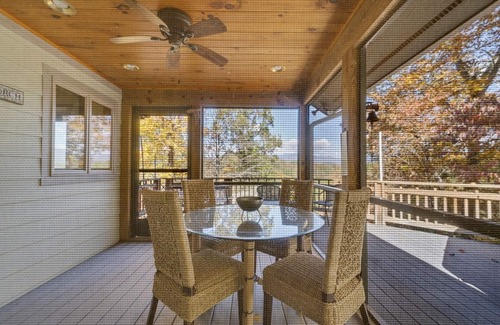 Bryson City Cabin | Whispering Pines Lakehouse - Whispering Pines Lakehouse - private dock and free