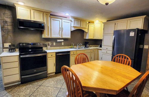 Phillips House | Whispering Waters Cabin with stunning river views and access!