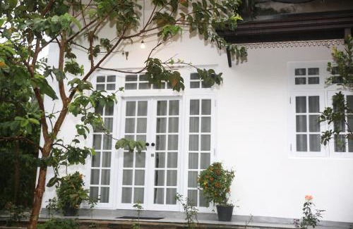 Ella Villa | White Amora Ella